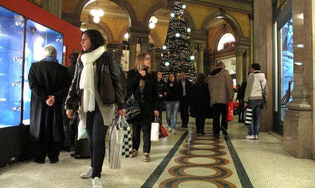 Consumi di Natale sotto tono ma il “rito” dell’acquisto rimane