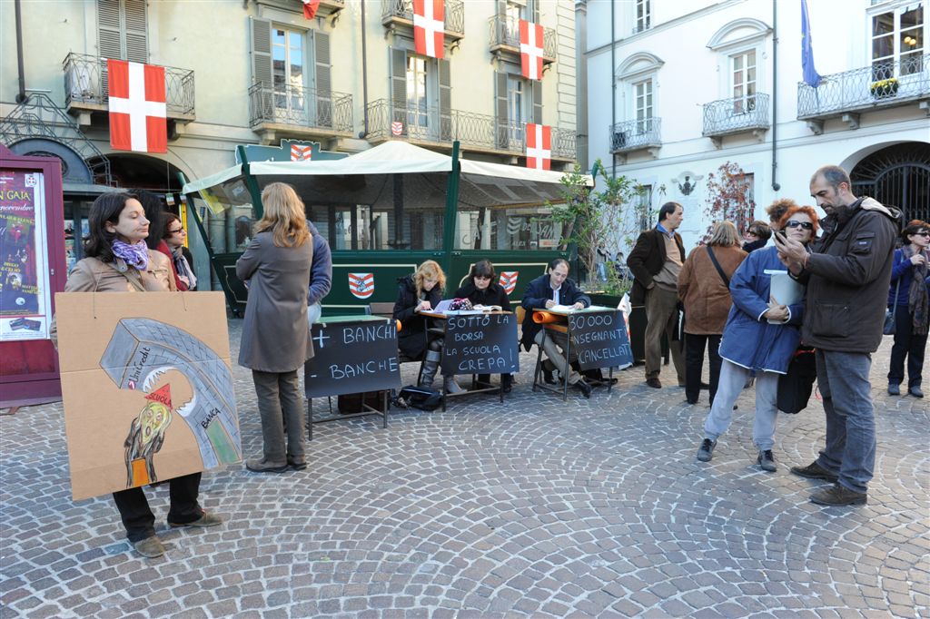 Nuova protesta degli insegnanti astigiani: ecco la galleria fotografica