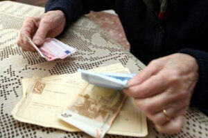 Finti tecnici dell’acquedotto truffano un’anziana – gallery