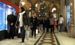 Consumi di Natale sotto tono ma il “rito” dell’acquisto rimane – gallery