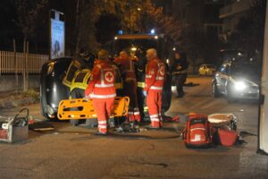 Incidente stradale in via Catalani ad Asti, coinvolte due vetture – gallery