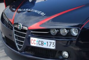 Dormivano su un’auto rubata: quattro romeni denunciati dai carabinieri