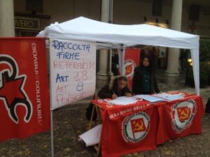 I Giovani Comunisti di Asti raccolgono firme a favore del referendum sull’art.18