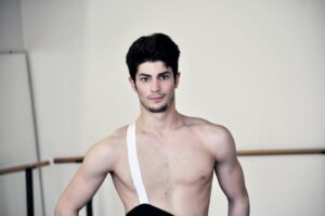 Amici: l’astigiano Nicolò Noto contro Etienne, il video – gallery