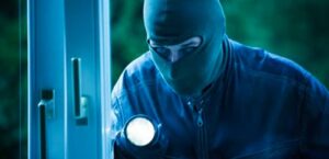 Ladro perde il cellulare durante un furto: incastrato dai carabinieri di Asti