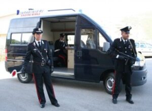 Fanno acquisti con assegni rubati: famiglia astigiana denunciata dai carabinieri