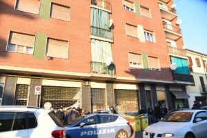 Sgomebro in corso Casale. Sigillati scantinati e garage dove dormivano stranieri – gallery