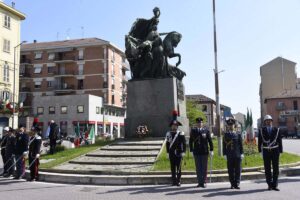 Cortei, commemorazioni e canzoni, ad Asti si festeggia la Liberazione: la fotogallery – gallery