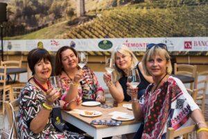 Moscato Canelli: tanti stranieri alla “dolce notte” – gallery