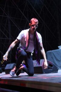 Achille Lauro, Quentin40 e Dj Ncl trasformano piazza Cattedrale in una discoteca a cielo aperto: la fotogallery – gallery