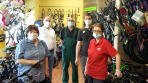 Asti: aggiusta bici usate e le regala a chi non può permettersele – gallery