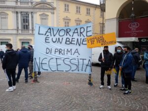 Asti, commercianti ambulanti in piazza: “Lavorare è un bene di prima necessità” – gallery