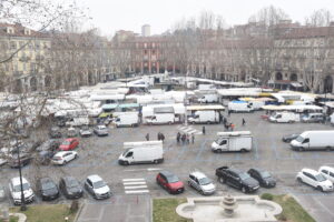 Asti, primo giorno per il “nuovo mercato” di piazza Alfieri – gallery