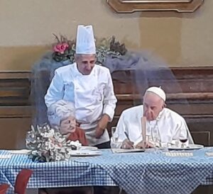 La maxi torta di Papa Francesco preparata dagli studenti dell’Afp Colline Astigiane di Agliano Terme – gallery