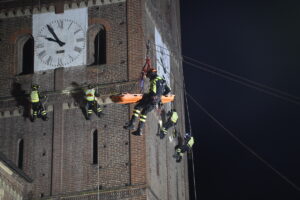 Spettacolare esercitazione dei vigili del fuoco in piazza Cattedrale – gallery