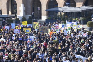 Gli studenti astigiani in marcia contro il bullismo – gallery