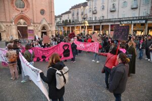 “Senza consenso è stupro”, Non una di meno in piazza nella Giornata Internazionale della Donna
