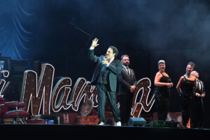 AstiMusica, grande successo per la prima serata con Enrico Brignano
