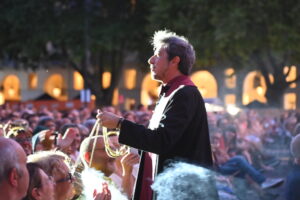 AstiMusica fa il pieno con Paolo Ruffini e la Compagnia Mayor Von Frinzius