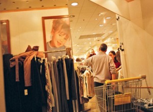 A febbraio flessione dello 0,2% rispetto a gennaio e del 4,8% rispetto allo stesso mese di un anno fa. Nella media del trimestre dicembre 2012-febbraio 2013 l'indice registra una flessione dello 0,7% rispetto ai tre mesi precedenti.