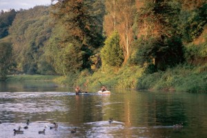 arco naturale di Rocchetta Tanaro. Il fiume in canoa 