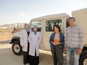 L’iniziativa “Rafforzamento dei Servizi Sanitari del Dipartimento di Hebron Sud per  sostenere le popolazioni beduine residenti in Area C, con particolare riferimento alla  salute delle donne in età riproduttiva” ha come obiettivo prioritario il miglioramento  dell’accesso ai servizi sanitari, di base e specialistici, e la formazione degli operatori  nell’area sud di Hebron. 