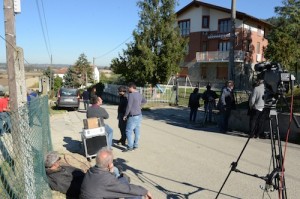 23 ottobre Tropue tv e giornalisti davanti a casa di Michele Buoninconti