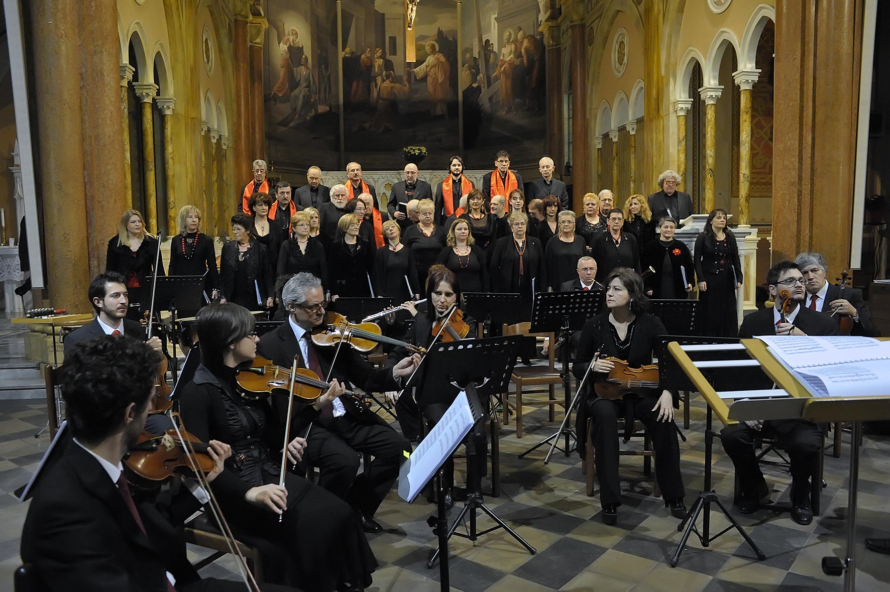 Il Coro Polifonico Astense in concerto nella chiesa di San Pietro
