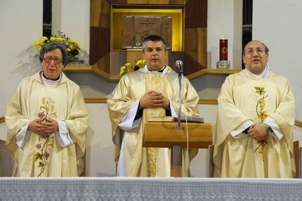 Alla parrocchia Nostra Signora di Lourdes don Paolo Lungo prende il posto di don Italo Francalanci