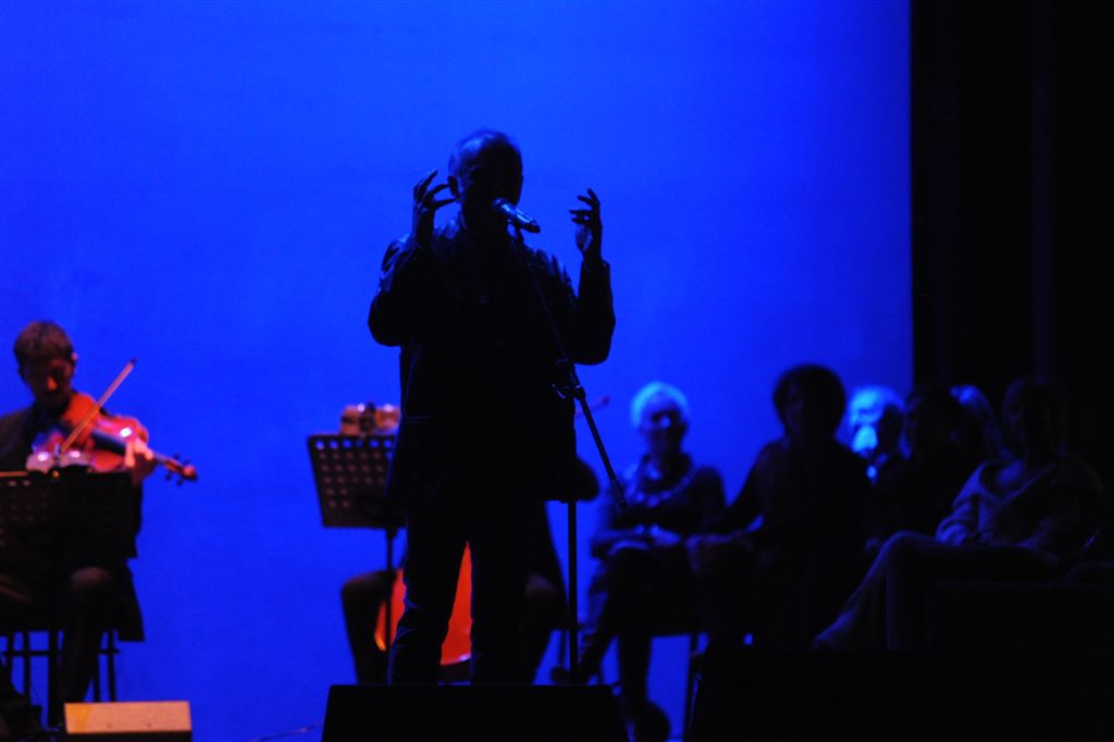 Domenica a Soglio “Camici bianchi in noir”