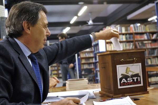 Asti, compleanno speciale in Casa di Riposo, con la lettura del libro di Franco Testore