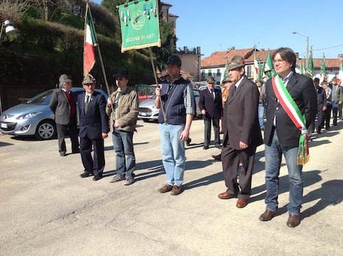 Gioielli e penne speciali per l’Adunata degli Alpini