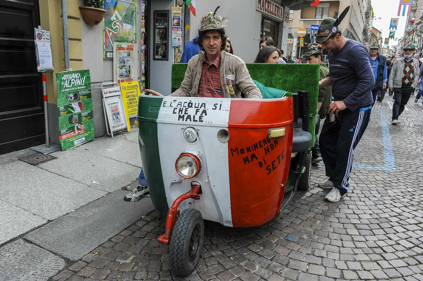 Curiosità, volti e immagini della prima giornata dell’Adunata degli Alpini di Asti