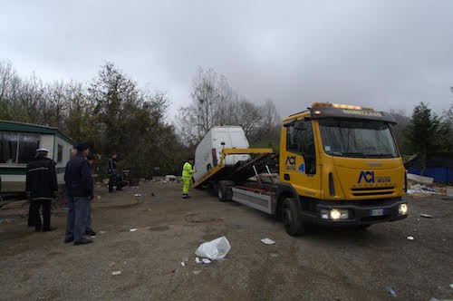 Prorogata l’ordinanza contro i camper dei rom. Nuovi controlli per un secondo sgombero alla Boana