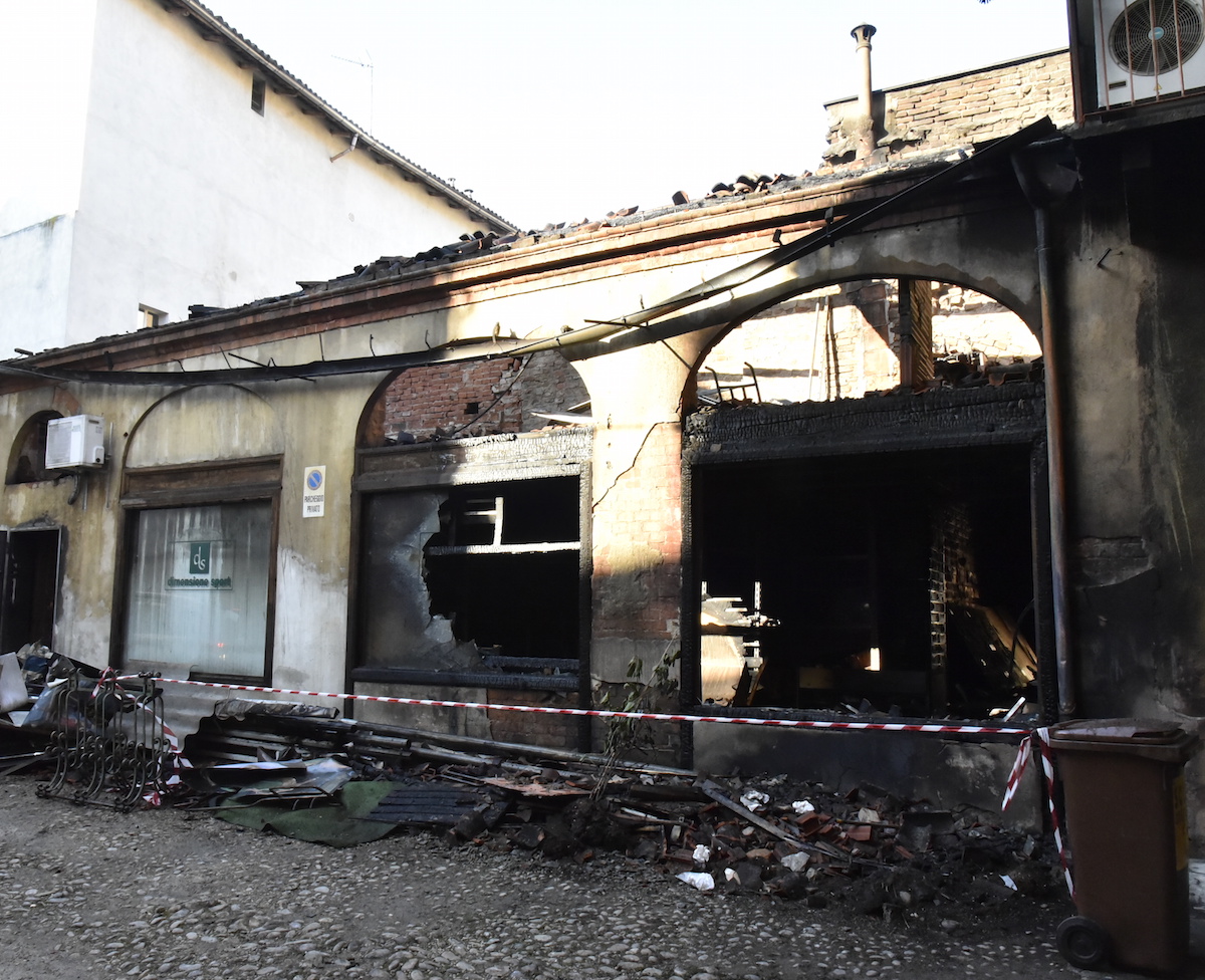 Incendio da Dimensione Sport: distrutti magazzino e negozio