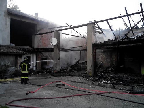Incendio in una cascina di Grazzano Badoglio