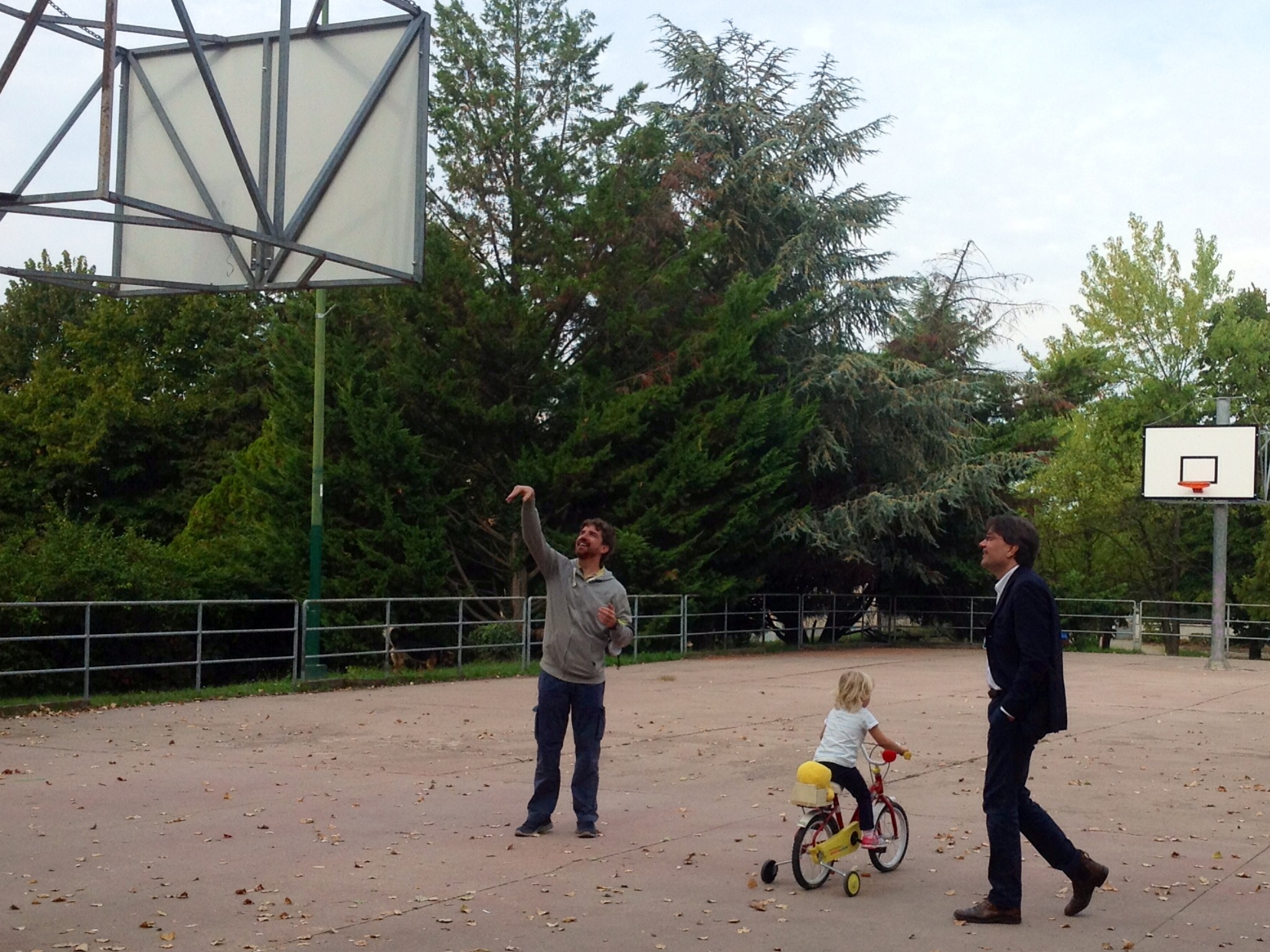 Lo sport più forte dei vandali: sostituiti i canestri al Bramante