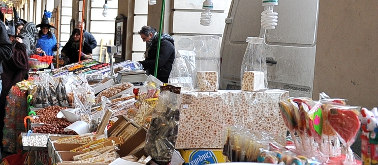 Domenica a Costigliole d’Asti uno speciale mercatino dell’antiquariato