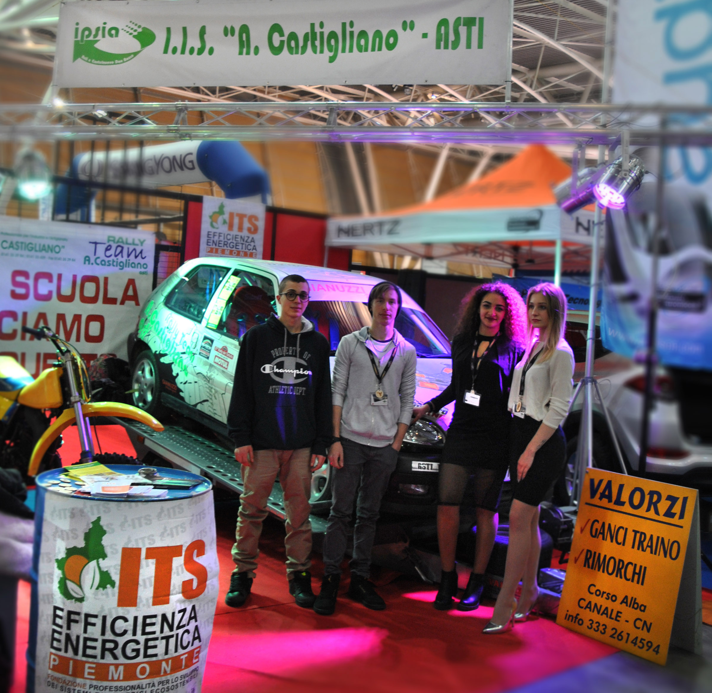 Lo stand del Castigliano ad Automotoracing attira curiosi e addetti ai lavori