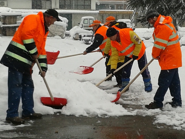 Ad Asti funziona il piano neve, martedì 12 febbraio scuole chiuse