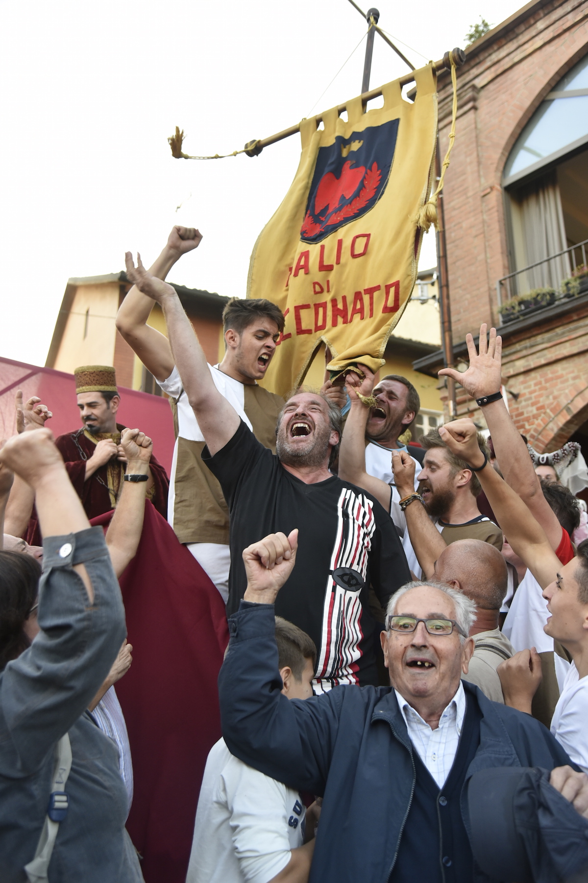 A Cocconato si corre il tradizionale palio degli asini: la fotogallery