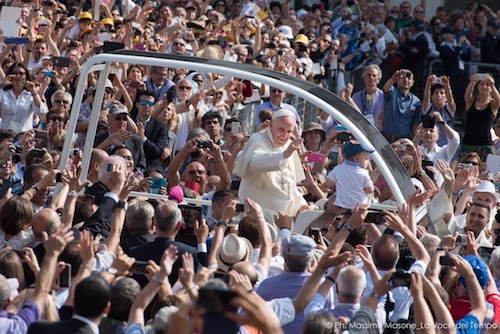 Il Papa a Torino con i giovani: “Non chiudiamoci in una società che esclude”