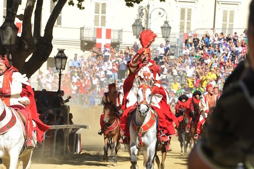 Fotografa il Palio, la Centrale del Latte ti premia