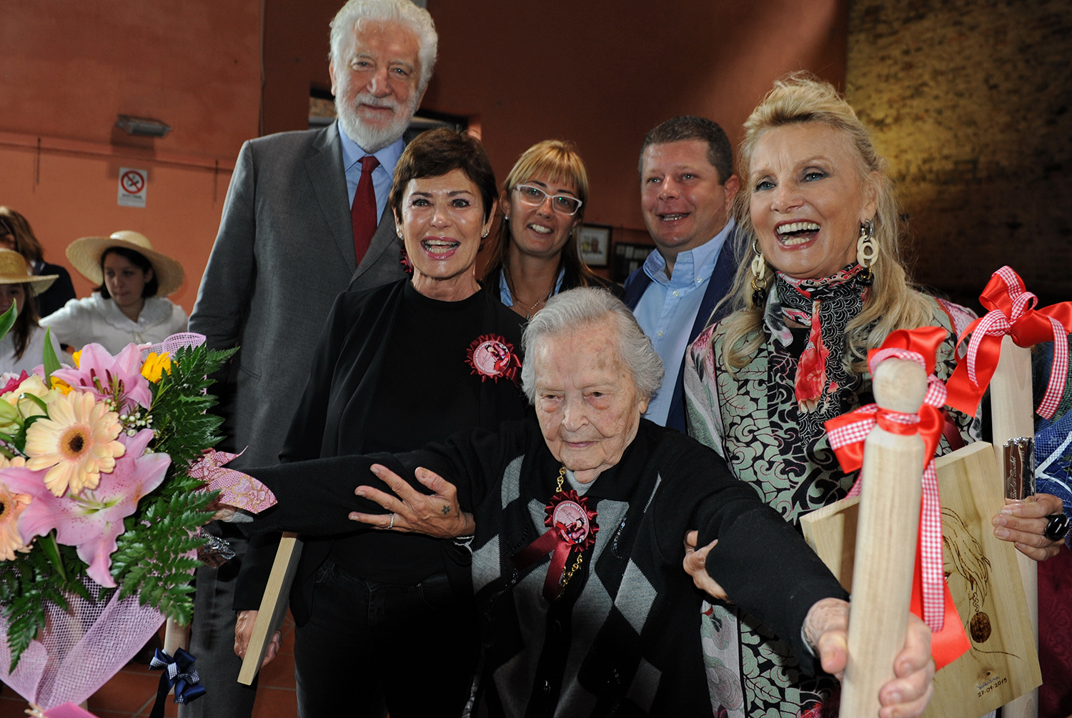 Barbara Bouchet e Corinne Cléry premiate alla Festa della Suocera di Rocchetta Tanaro