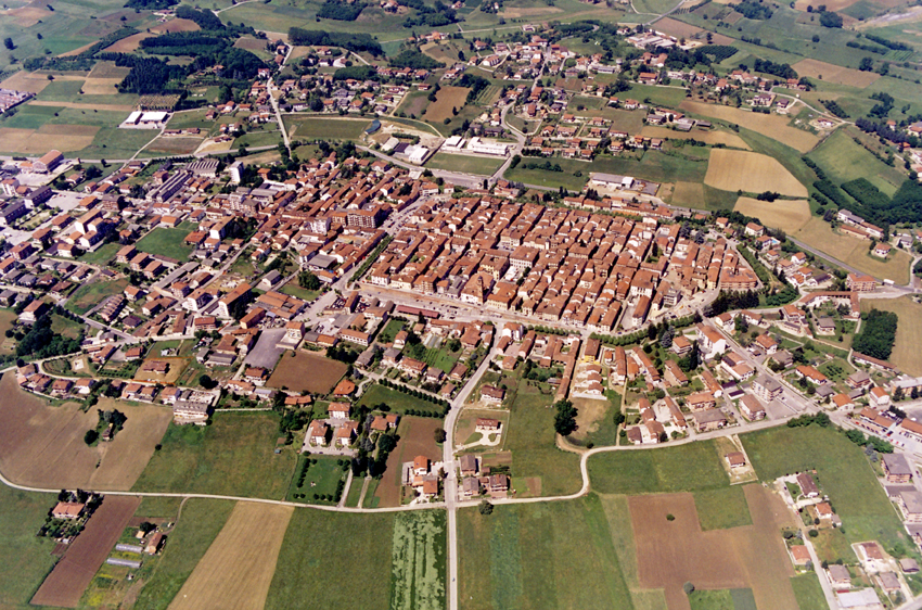 “Bisoc per conveniensa” al teatro Lux di San Damiano