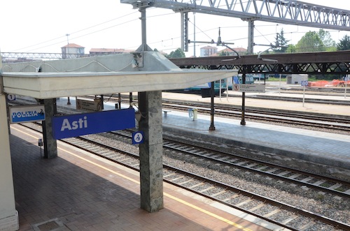 Nuovi orari dei treni. Macchia: “Finalmente i convogli per Asti e Alessandria non faranno fermate intermedie”