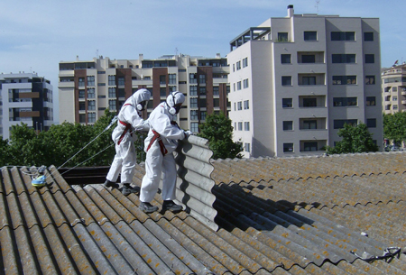 Gli abitanti di via Corridoni chiedono all’amministrazione di rimuovere l’eternit