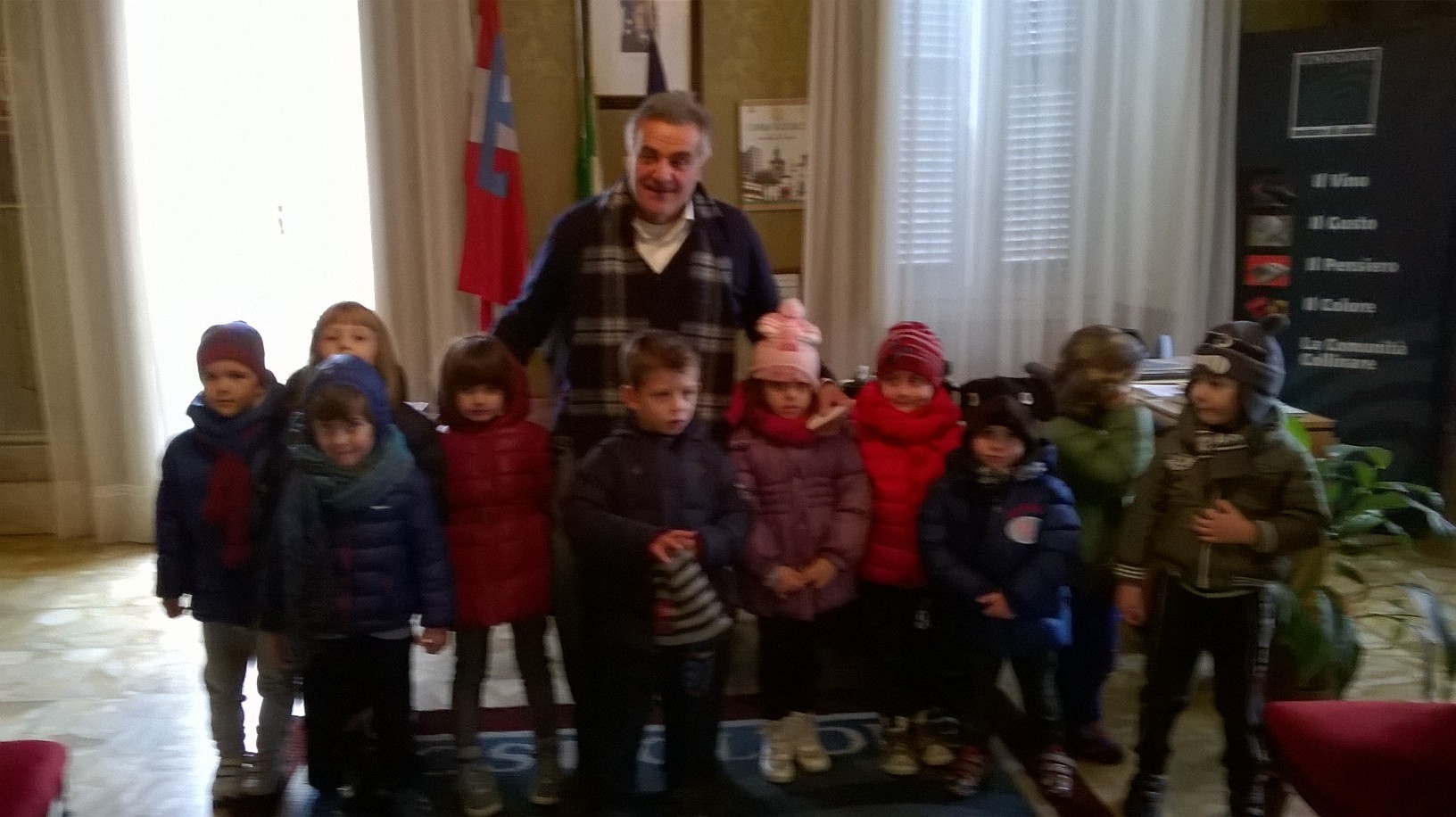 Gli auguri dei bimbi della scuola dell’infanzia al sindaco di Costigliole d’Asti