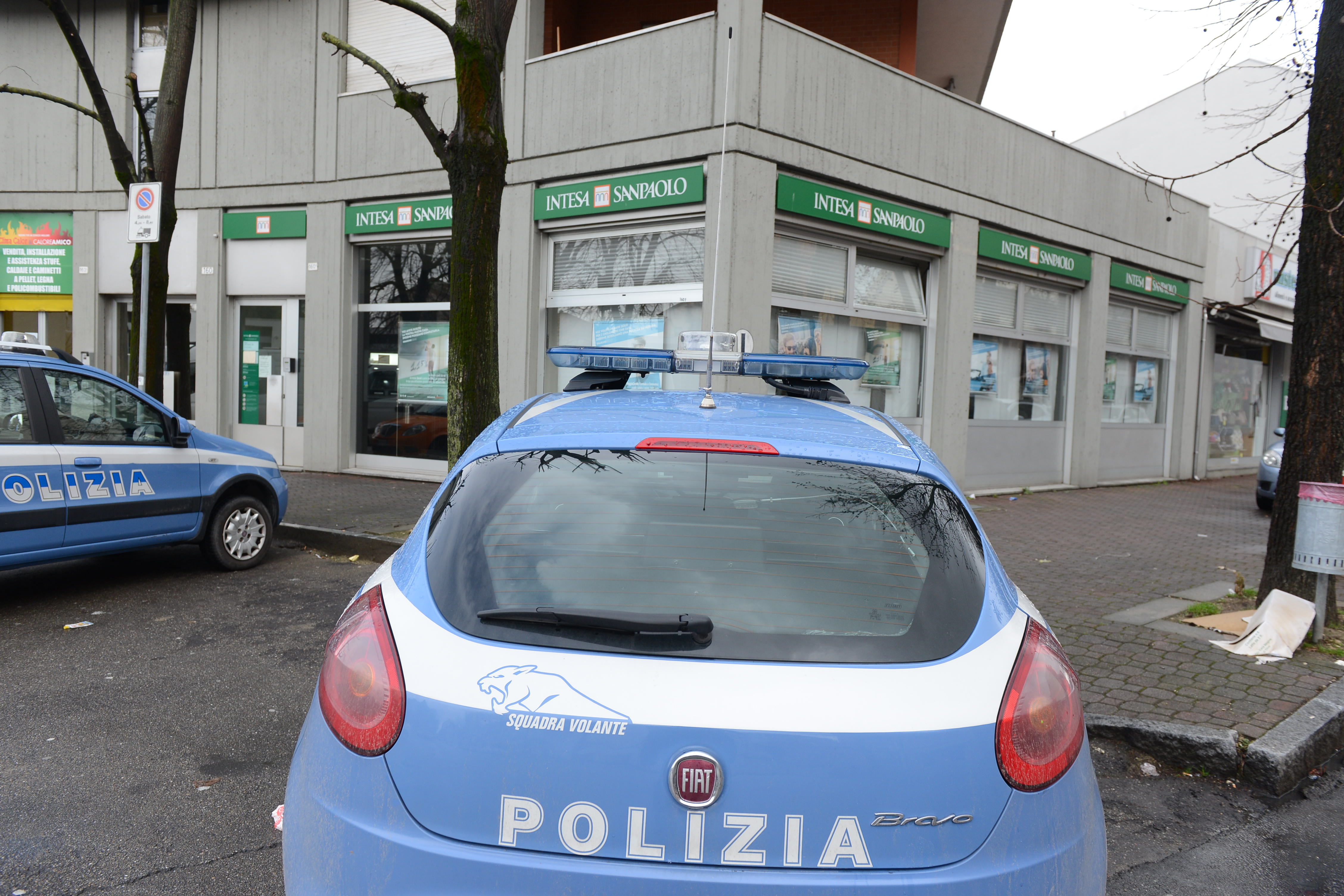 Auto in fiamme e bancomat sdradicato con una ruspa: notte di paura nel nord Astigiano