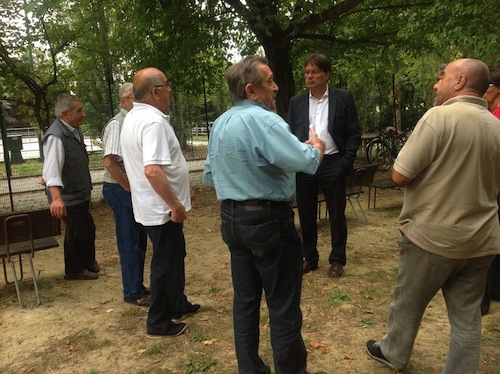 Installato tavolo con panchine al Bramante. Nei prossimi giorni altri interventi anche al Parco Biberach